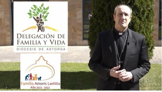 DiocesisAstorga's tweet photo. Nuestro obispo @ObispoJesusFG explica las actividades previstas en @DiocesisAstorga con motivo del Año #FamiliaAmorisLaetitia. https://t.co/opJB6NvCez https://t.co/EubJ0N8AUD