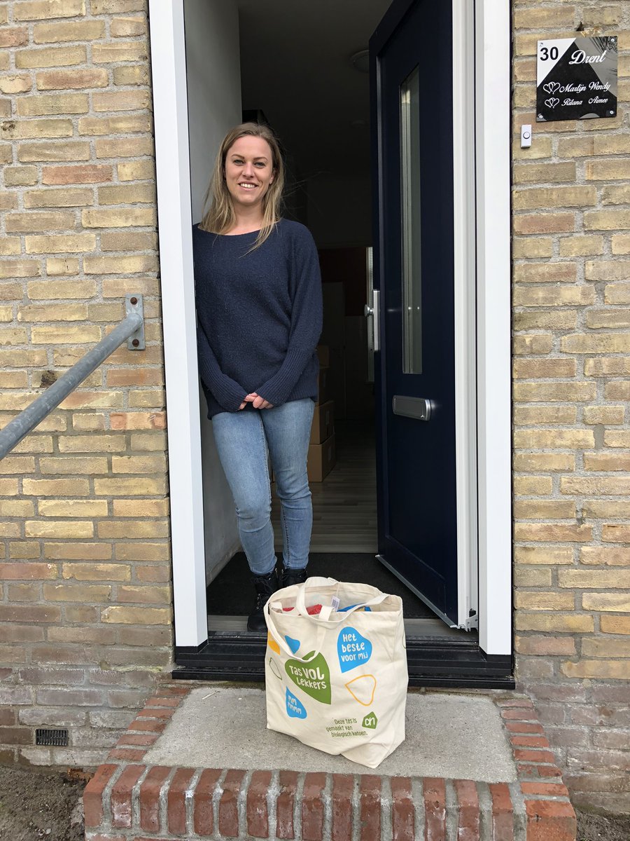 De afgelopen weken hebben we weer een mooi aantal woningen in <a href="/Vinkhuizen/">Vinkhuizen</a> verbeterd; dak- en spouwmuurisolatie, nieuwe daken, kunststofkozijnen met dubbel glas en zonnepanelen! Uiteraard inclusief de goedgevulde tas van <a href="/albertheijn/">Albert Heijn</a> 😀