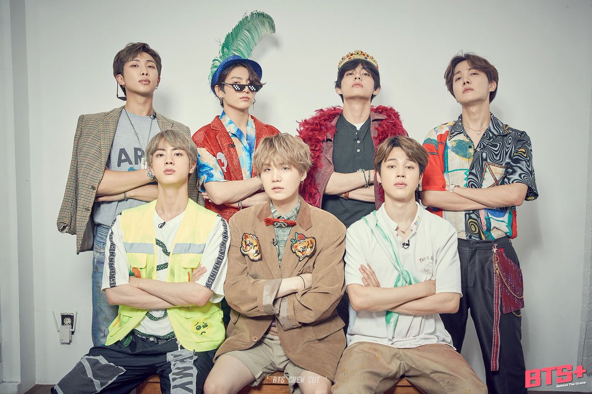 kimtaemarta12's tweet photo. Run bts photo exhibition
I cant forget their iconic pose and fashion sence๐๐โค
specially jin๐
jk and V just nailed that photoshoot๐
@BTS_twt
#runbts105
#BTS #๋ฐฉํ์๋
๋จ #RUNBTS #AMB #ARMY_MISS_BANGTAN #์๋ฏธ๋ฐฉ์ปจํ
์ธ https://t.co/MV5z0C451T