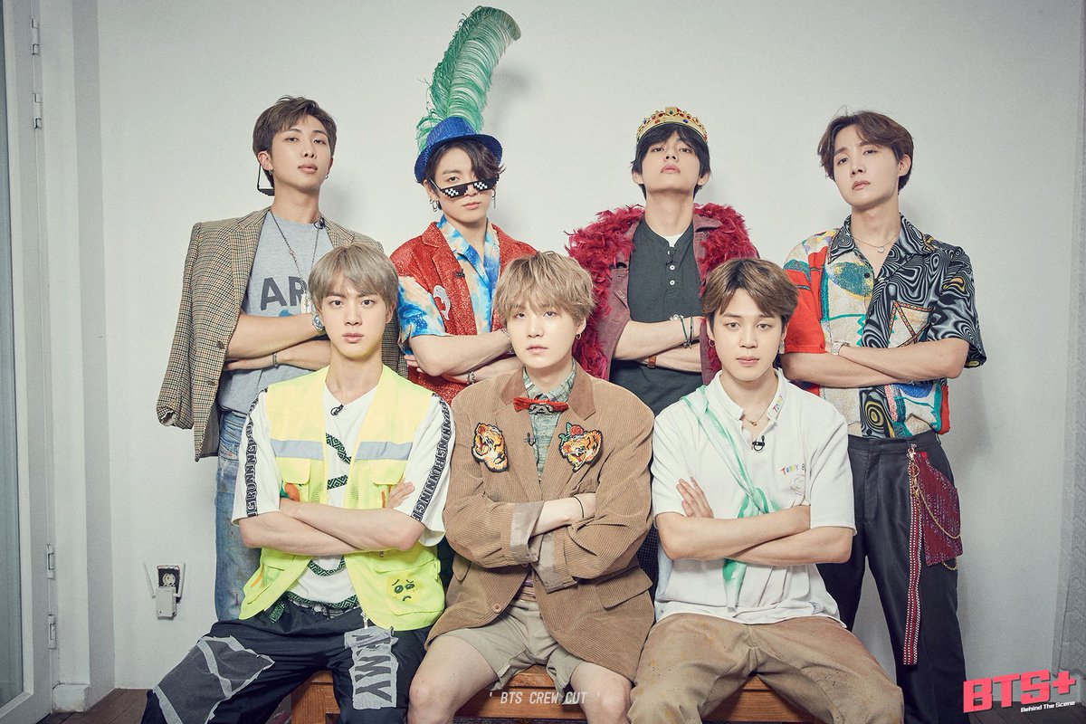 kimtaemarta12's tweet photo. Run bts photo exhibition
I cant forget their iconic pose and fashion sence๐๐โค
specially jin๐
jk and V just nailed that photoshoot๐
@BTS_twt
#runbts105
#BTS #๋ฐฉํ์๋
๋จ #RUNBTS #AMB #ARMY_MISS_BANGTAN #์๋ฏธ๋ฐฉ์ปจํ
์ธ https://t.co/MV5z0C451T