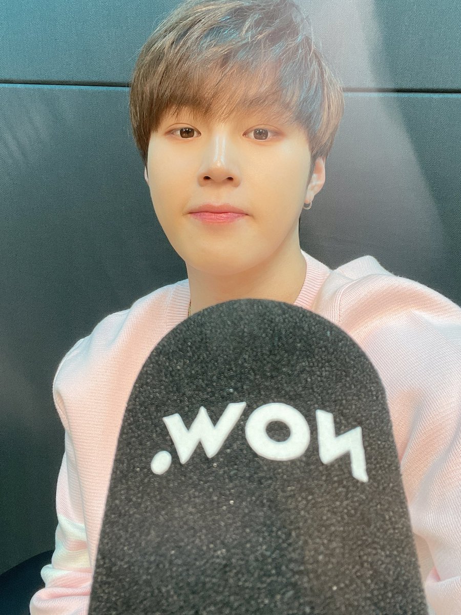 gooreumseng's tweet photo. 훠이훠이~~
셀고 지나가요~
길 좀 터주세요~
#하늘 https://t.co/Wr0uiJX7EP
