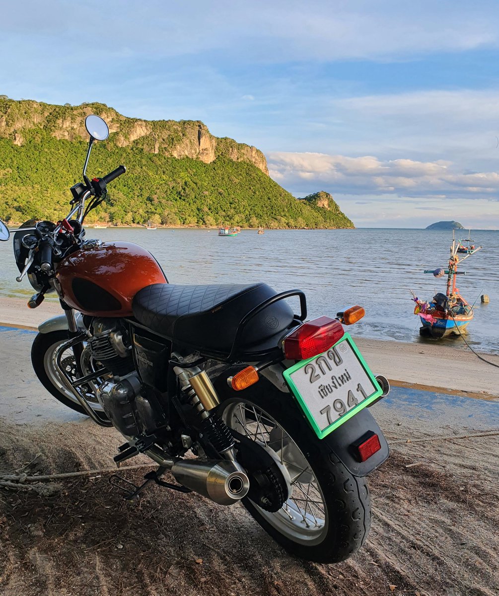 I sent this to a friend in Europe, and he responded 'Capri?' The north end of Ao Prachuap does have a certain flair around sunset. 
#PrachuapKhiriKhan #gulfofthailand #royalenfield