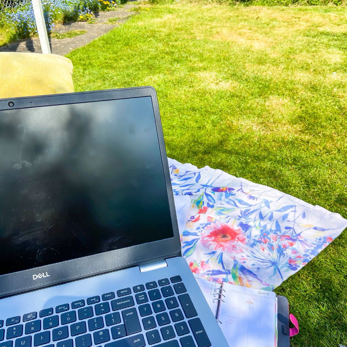 seraphiniteVN's tweet image. Happy Monday!! Hope you all had a lovely weekend- today Mishka and I are taking full advantage of this lovely sunshine ☀️ and moved the “office” outside! So lovely to work out in the fresh air!!! #thewayhavenchronicles #outsideoffice