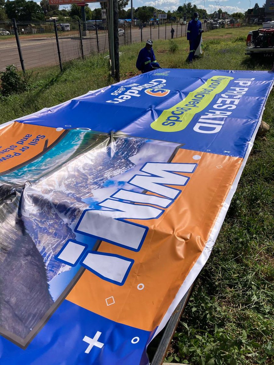 DakairoBranding's tweet photo. Billboard printing and installation for Mall@55, by yours truly☺️🤸🏽‍♀️

For all enquiries and quotations, contact sales@dakairobranding.co.za 🎉

#sigange 
#Billboard 
#graphicdesign 
#BlackOwned 
#smallbusiness 
#MondayMotivation https://t.co/G0wfDv3q6E