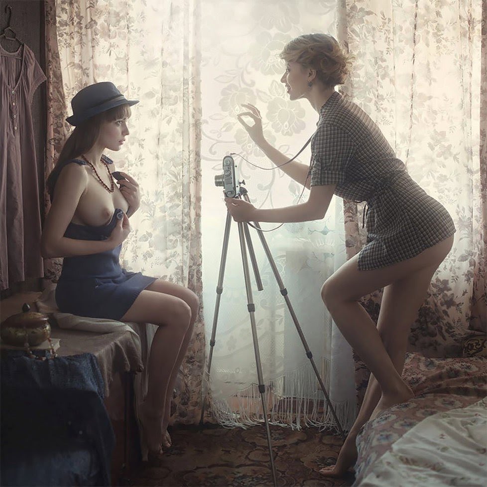 peekabo99768790's tweet photo. She's agreed to pose for Laura's art class assignment but hadn't realized how much was involved.

They spent so much time picking her wardrobe &amp; setting up lights that now that they were finally taking pictures, things were moving fast &amp; Laura was asking her to remove clothing! https://t.co/SUwsFsB2dS