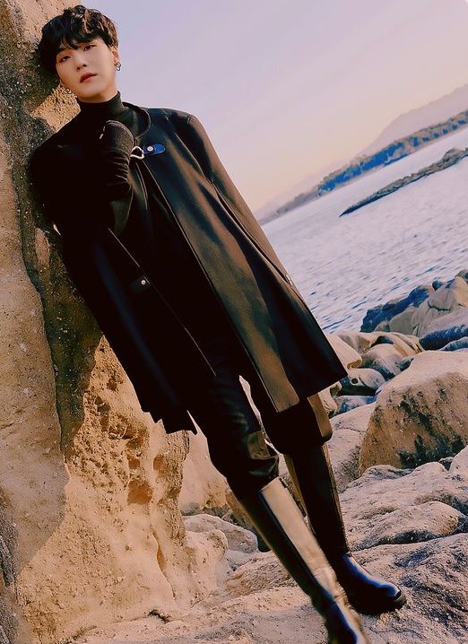 Yoongi& #39;s insane body proportions a dangerous thread: