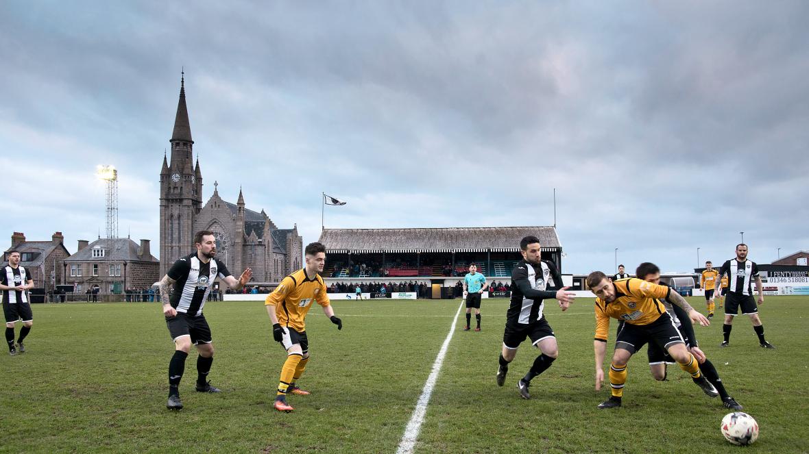 İngiliz, İskoç, Galler ve Kuzey İrlanda takımları hakkında yazdığım birçok futbol hikayesini tek çatı altında toplamak istiyorum, daha kolay bulunsun diye. Bu twitin altında tüm yazılarımı görebileceksiniz. Daha küçük içeriklerim bu twit altında yer almayacaktır.