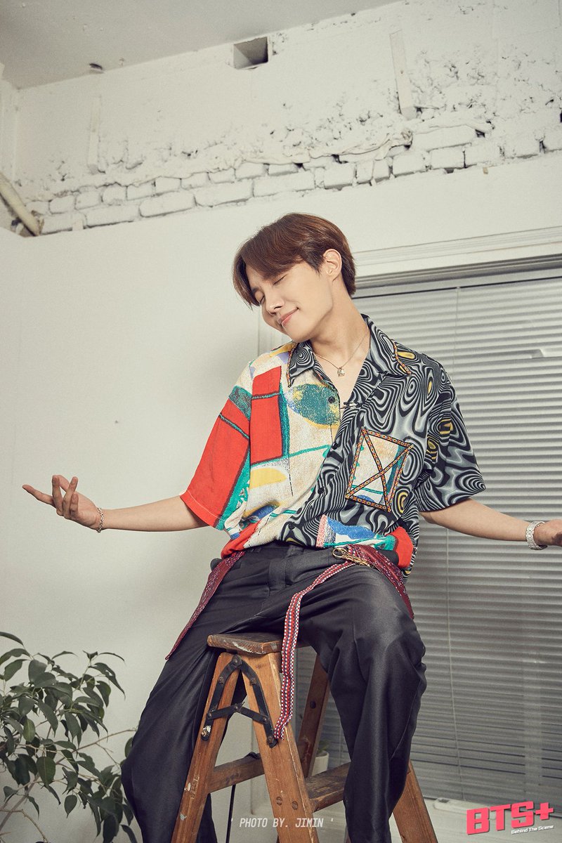 kimtaemarta12's tweet photo. The Flower of sunshine๐๐ฟ๐ป
Run bts photo exhibition
@BTS_twt
#JHOPE
#runbts105
#BTS #๋ฐฉํ์๋
๋จ #RUNBTS #AMB #ARMY_MISS_BANGTAN #์๋ฏธ๋ฐฉ์ปจํ
์ธ https://t.co/Hy1gq3Q9oo