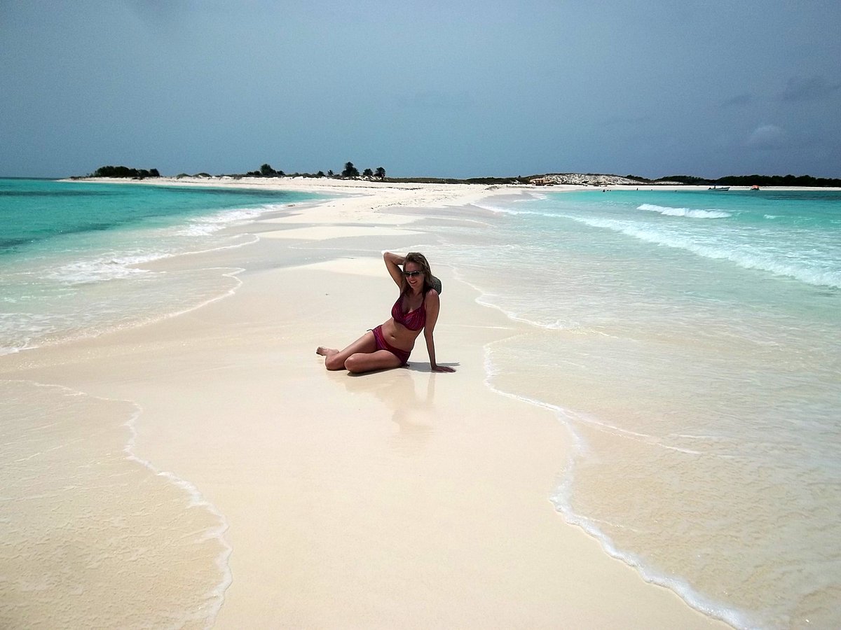 Gran_Roque's tweet photo. An island all to yourself LosRoques #NationalPark https://t.co/YVe3Xb0NMl https://t.co/CHyU8wARrm