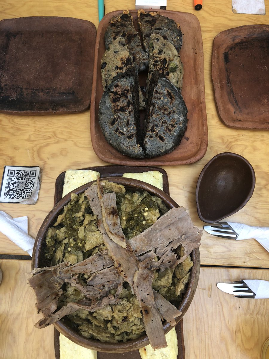 Hoy descansamos pero ¿qué tal un breviario lingüístico y cultural milpero? Maíz se dice, en #nahuatlnecesario “zintli”, frijol se dice “etl”, calabaza, “ayojtli” y Chile, “chili”.  Estos elementos son lxs Protagonistas de nuestra cocina. Estamos en Córdoba 148. Col. Roma. CDMX.