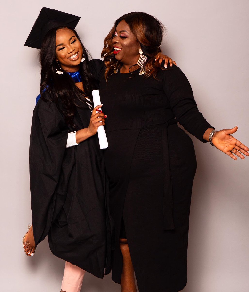 Wands__'s tweet photo. When your graduation gets cancelled because of COVID.... create your own! 😆 Now my mum finally has ‘the pic’ to hang on the wall .. looks legit 😂

𝐃𝐫 𝐘𝐞𝐰𝐚𝐧𝐝𝐞 𝐎𝐝𝐮𝐰𝐨𝐥𝐞 - 𝐁𝐚𝐜𝐡𝐞𝐥𝐨𝐫 𝐨𝐟 ���𝐞𝐧𝐭𝐚𝐥 𝐒𝐮𝐫𝐠𝐞𝐫𝐲 (𝐁𝐃𝐒) https://t.co/ZqDcLY2d4U