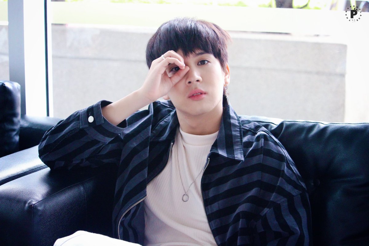 thanapon_place's tweet image. [ THanaPON ] 🐰 @T_Aiemkumchai 

แอบส่องทำไมค้าบบ 🧐 

#ภณคนคิวท์
#Superboy
#SuperboyProject
#thanapon_place 
#Starhunterentertainment 
#TheMomentSincePressVisitDay4 
#TheMomentSinceXVivaplusJelly