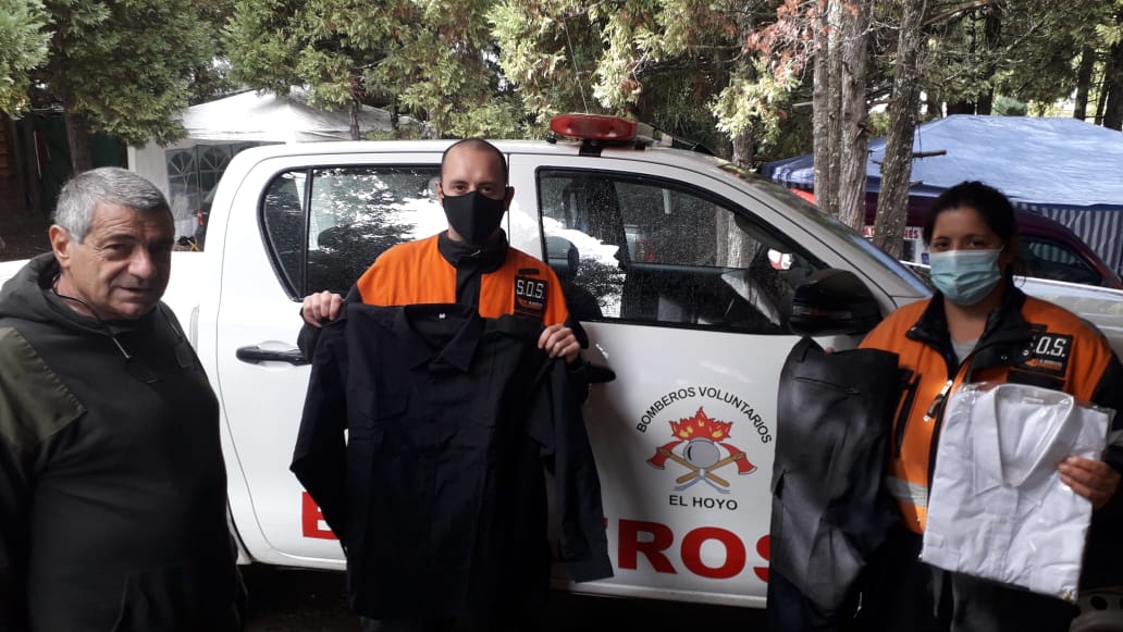 El equipo del PRO Lago Puelo comenzó la entrega de los kits de ropa auxiliar para bomberos y brigadistas que envió el <a href="/gcba/">Buenos Aires Ciudad</a> como aporte a la zona afectada por los incendios en cordillera 💪