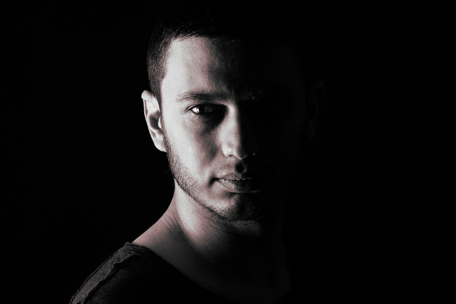 .<a href="/AlexMineOFC/">alexmineofc</a> delivers the new EG Label Series installment featuring <a href="/scitec_digital/">SCI+TEC</a> electronicgroove.com/alex-mine-deli…