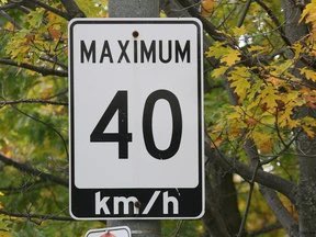 Starting May 31 the speed limit on most neighbourhood streets is changing to 40 km/h in Calgary. 

#yyc #speedlimit #saferspeed #canada #traffic