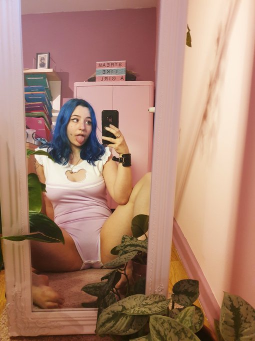 Do I have some ABDL fans here ? 🥰 Do you want a photo shoot with this cute body ? Uwu https://t.co/a<a href="/tag/pastoucheamespoils"class="tags"><span>#pastoucheamespoils</span></a>