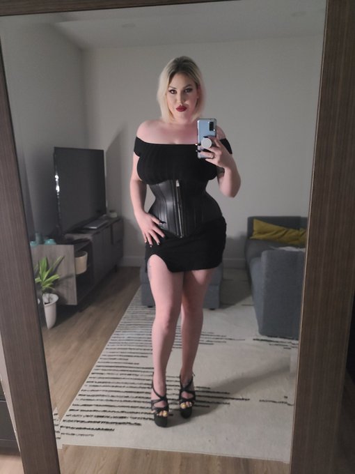 2 pic. Where are my beta boys at?! ? https://t.co/fJnz28rc0b