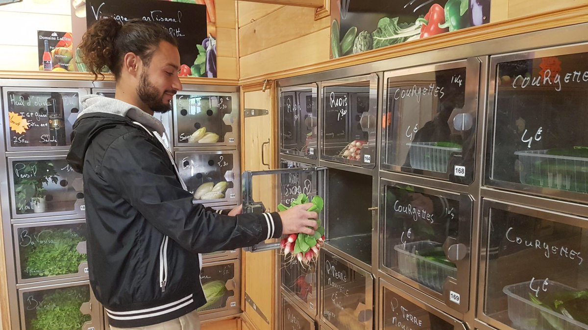 CaroleDelga's tweet photo. La Région est aux côtés de nos producteurs de fruits &amp; légumes, comme dans le Tarn-et-Garonne où les vergers foisonnent.
La production de M. Larroque à #Puycornet a été touchée par le gel. La meilleure manière de le soutenir c’est d’acheter ses produits, par ex. en circuit-court. https://t.co/pTc8TDngU5