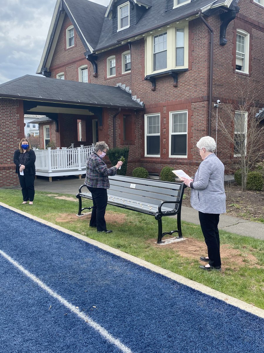 AlbertusSocial's tweet photo. Today the Class of 2020 dedicated a memorial bench in the area of the Celentano Soccer Field to honor longtime and popular Professor Ron Waite. Waite passed away July 13 of last year after a long and brave battle with cancer. #AlbertusMagnusCollege https://t.co/nrEAQ6PFvZ