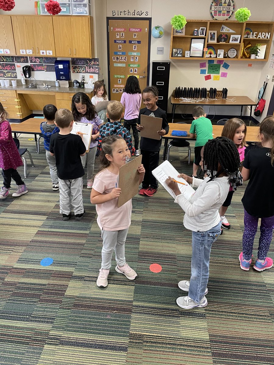 StacySpink's tweet photo. We are loving learning about graphs, and getting to collect data from our friends! #ccestrong https://t.co/161d4odEM6
