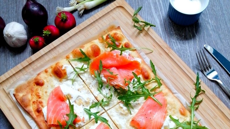 Kuechenschnack's tweet photo. Flammkuchen - ein Klassiker der zu jedem Anlass passt. 

Meine Variante kommt recht norddeutsch daher :-) 

https://t.co/5gSoQBI1Ld https://t.co/gpzidZhu4z