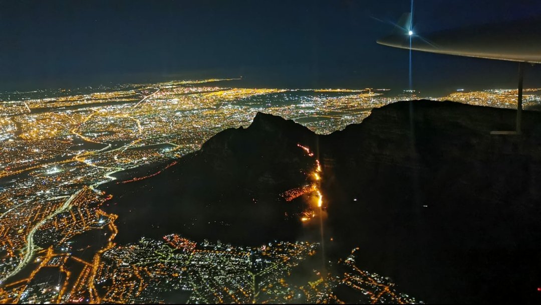 Cape Town this evening.

Images: City of Cape Town

#CapeTownFires