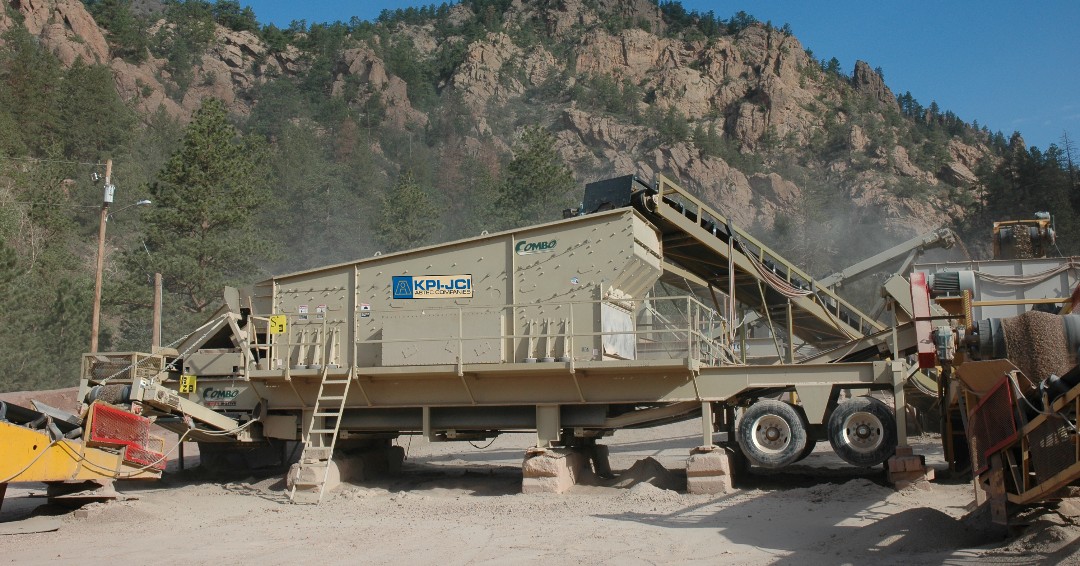 Combo screens were uniquely designed by integrating the incline and horizontal screens' best characteristics to deliver unsurpassed productivity and flexibility in wet or dry applications! Learn more on our website here: bit.ly/32kW6Z9 #Astec #OneASTEC #KPI #Screening