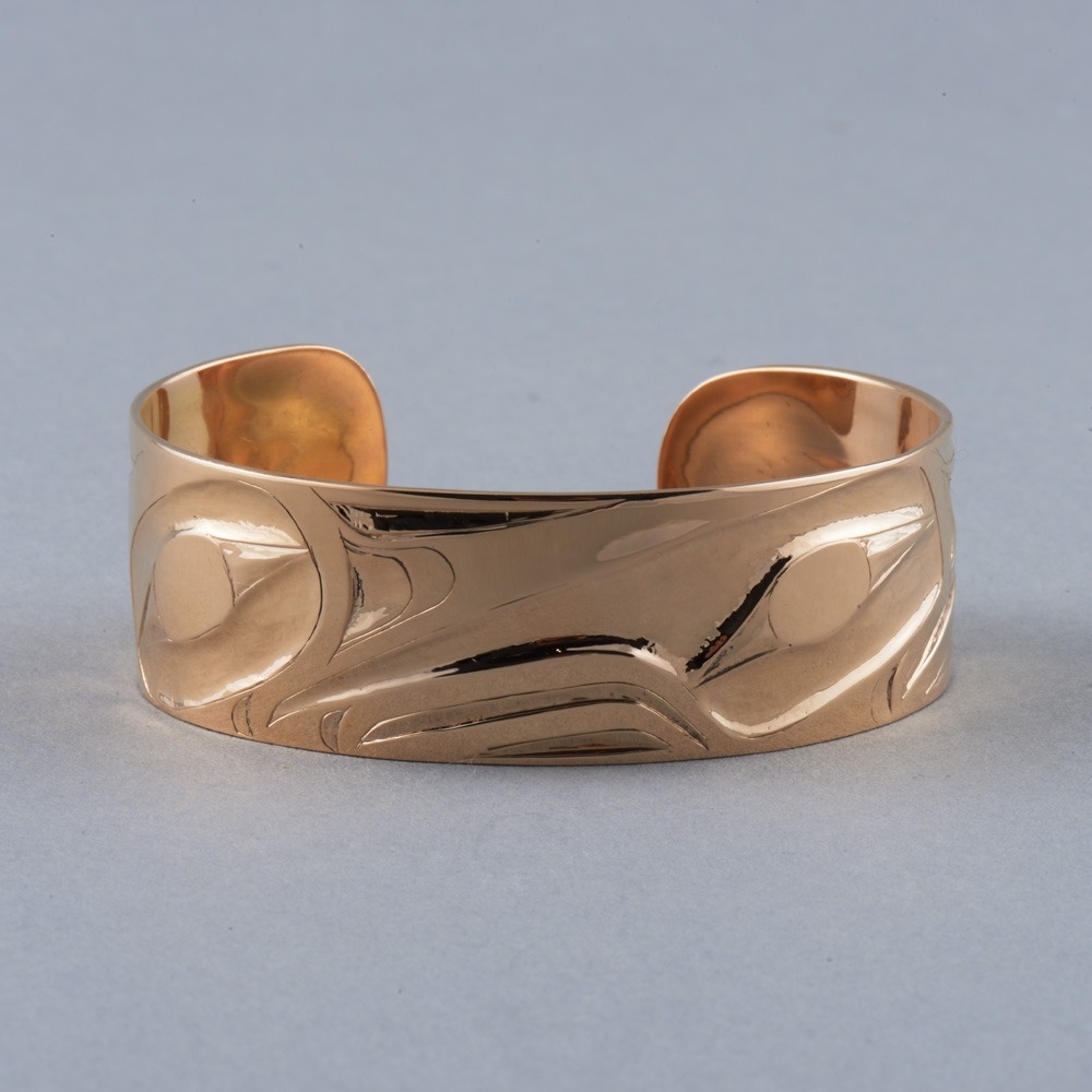 Alvin Adkins has a recognizable style and carves with a heavy gauge so he can achieve an especially sculpted piece. This bracelet is no exception and showcases his style beautifully.⁠
⁠
Hummingbirds Bracelet by Alvin Adkins (Haida).
