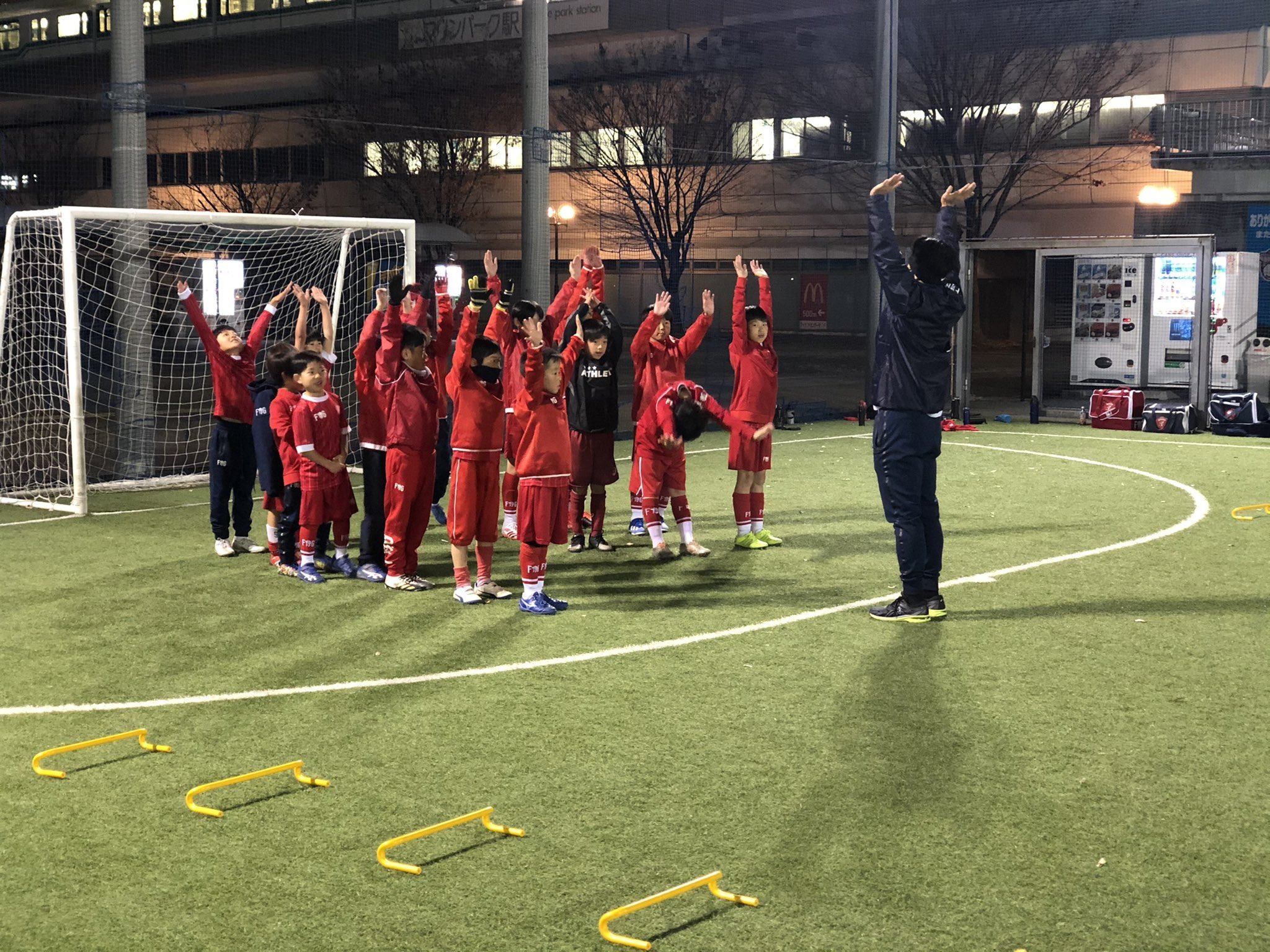 Koji Ikushima 生嶋孝地 Sprint Coach スプリントコーチ 速く走るには 足を前に出す 反発 とても大事です サッカーは一試合10km強走るのでスプリントと長い距離を走る技術が必要 360度動くスキル フルマラソンを2時間6分で走るには 100mを