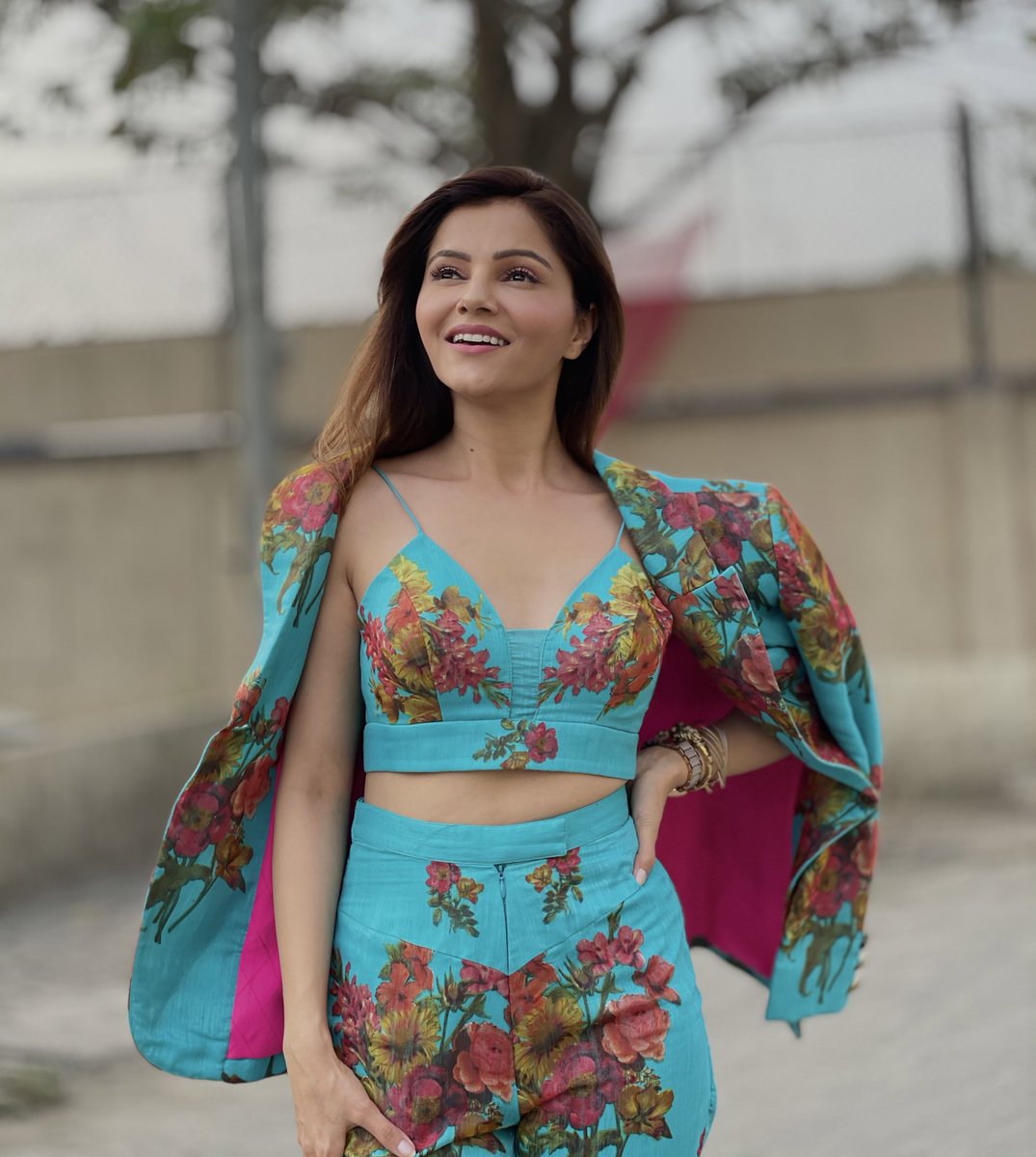 RubiDilaik's tweet photo. Dressing up is my favourite game https://t.co/M0jLnBRawE