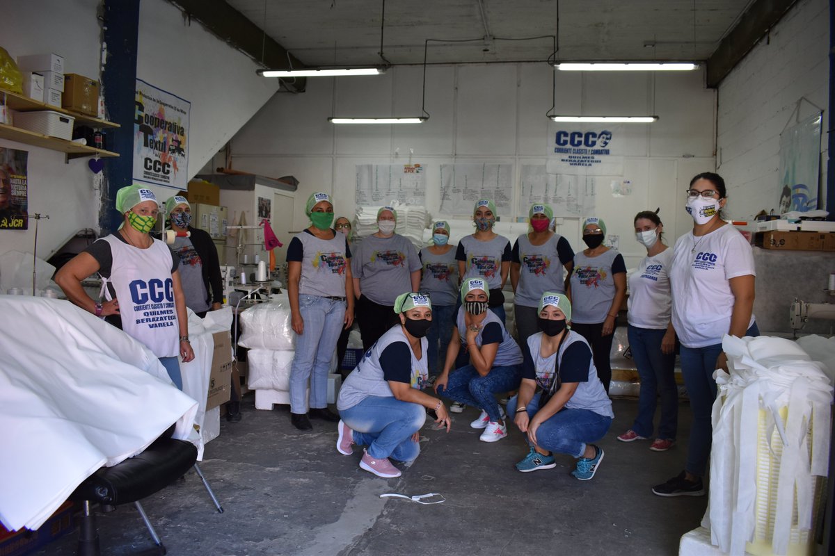 Notipopulares_'s tweet photo. La entrevista fue sobre la confección de Kits Sanitarios que nuestras textiles, junto con @MovimientoEvita, proveen los hospitales de Bs. As. de camisolines, cofias y tapa botas para seguir la lucha contra el #COVID19 @C5N @justolamas @JCAlderete_CCC #CorrienteClasistayCombativa https://t.co/ZDcZwAimVX