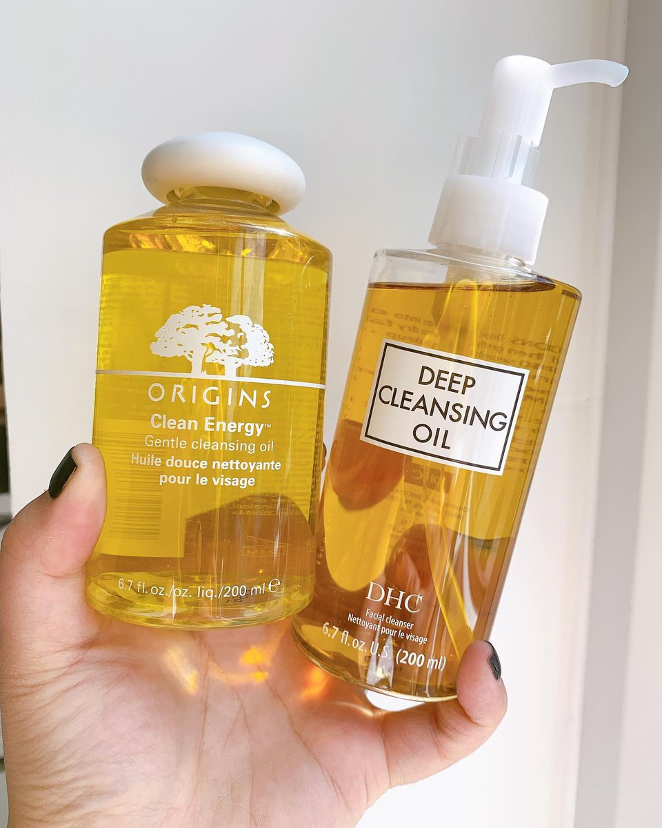 Pro-tip: Always have an oil cleanser on rotation 💛  #DHCisJBeaut

📷 by @lovemaaii