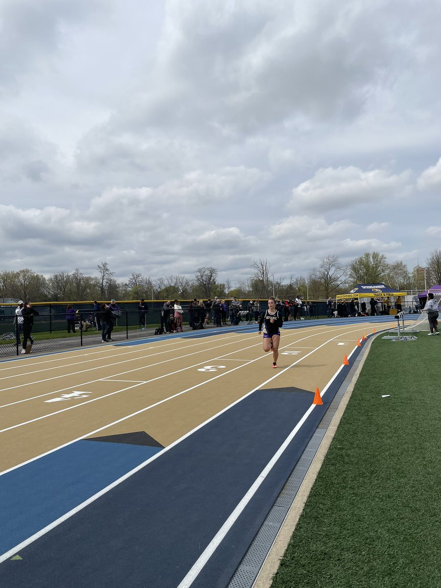 DefiCollegeXCTF's tweet photo. Reggie Thomas Classic Meet Photos🐝
#GoDefiance #defiancecollegetrack #yellowjacketnation https://t.co/dcxGZP0wis