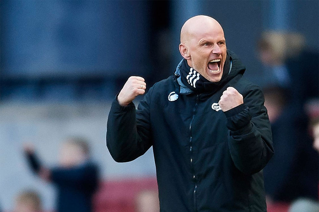 TheSportsman's tweet image. 🗣 Norway boss Ståle Solbakken.

"In the past few years Juventus has been knocked out by Lyon, Porto and Ajax. 

"Why the f**k do they want to be in that competition. Spurs and Arsenal aren't even top 20 teams in Europe at the moment."