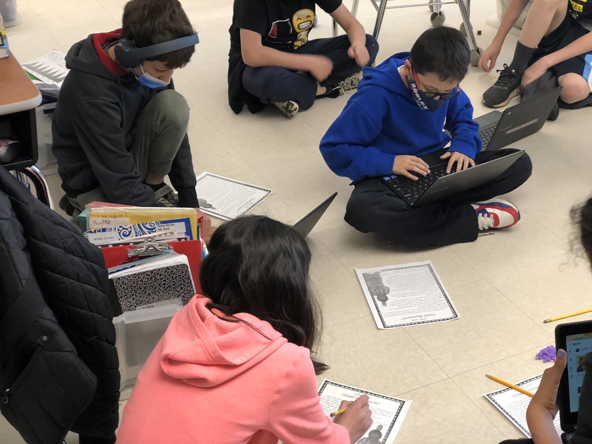 456Litchfield's tweet photo. Jumping back into the swing of things!  #litchfieldinternediateschool #5thgradecollaboration #groupwork #classroomprojects #creatingpresentations @RSD6_LPS_Supt https://t.co/Y3gJjdFfSx