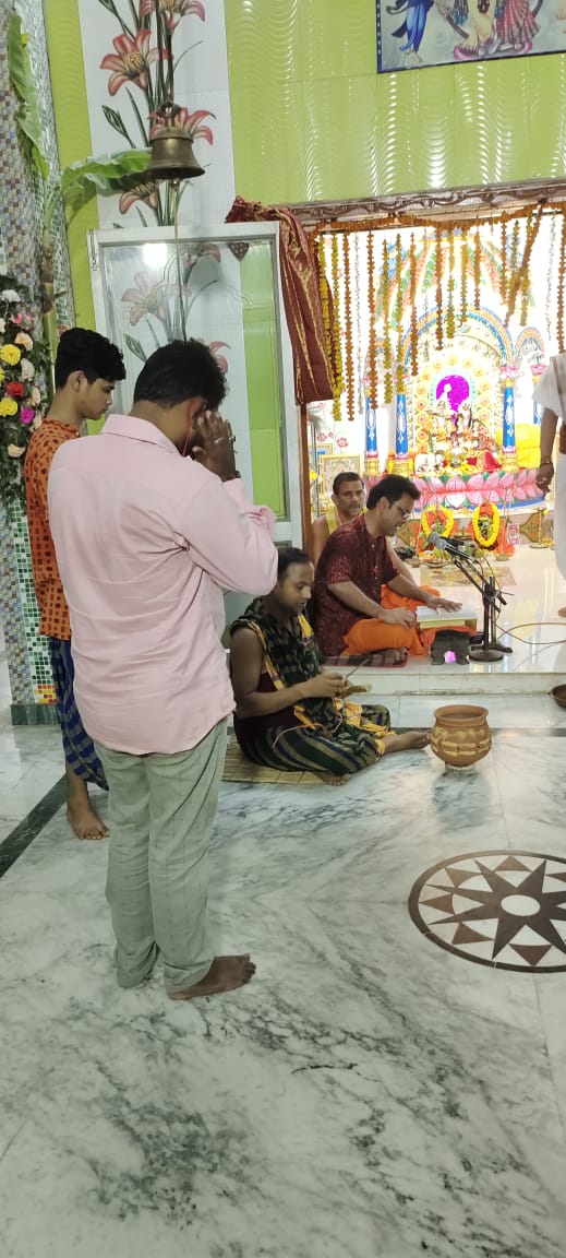 manaskumardutta's tweet image. ଆଜି ବାଲେଶ୍ୱର ସହରର ମାଣିଖମ୍ବ ଠାରେ ଆୟୋଜିତ ହରିସଭା ମଣ୍ଡପର ଚୈତ୍ର ପୂଜନରେ ଯୋଗଦାନ କରି କୋରନା ମହାମାରୀରୁ ସମସ୍ତଙ୍କୁ ରକ୍ଷା କରିବା ପାଇଁ ପ୍ରଭୁଙ୍କ ପାଖରେ ପ୍ରାର୍ଥନା କରିଲି ।

#SocialFunction