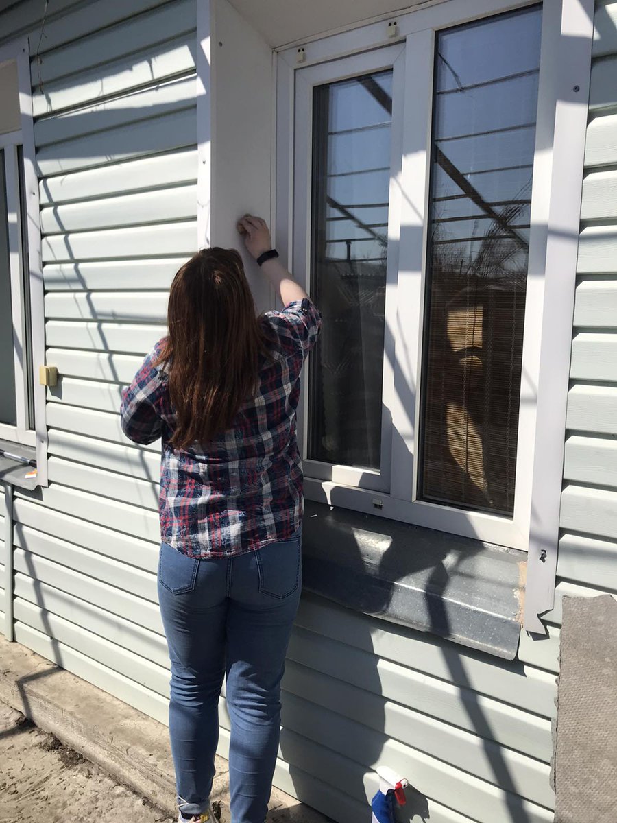 SrcOkt's tweet image. Волонтеры нашего Центра продолжают делать добрые дела. Ребята провели акцию &quot;Поможем нашим ветеранам&quot;. Воспитанники помогли пожилым людям в уборке приусадебных участков и помыли окна.
#ВесенняяНеделяДобра