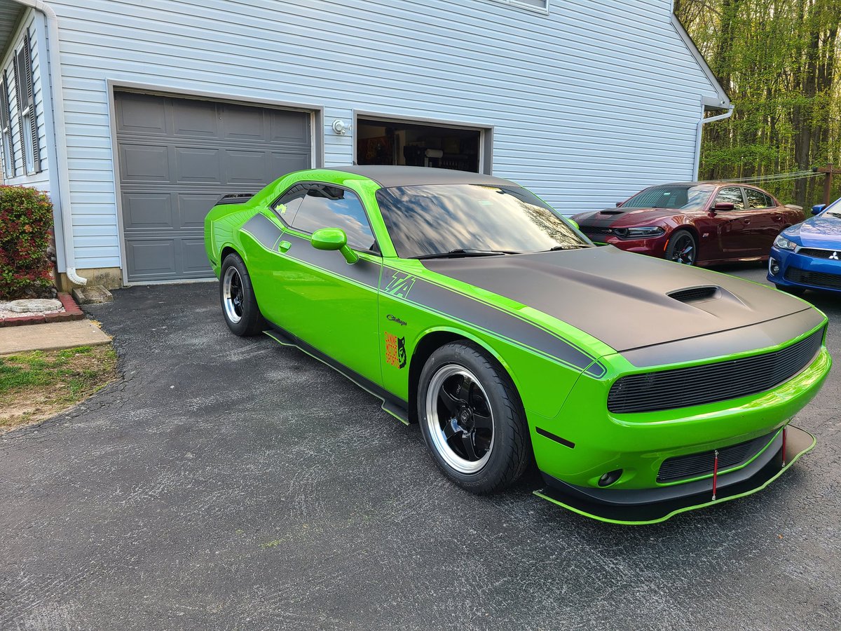 ZayhanWolf's tweet image. New shoe goofin 🤪 #dodge @Dodge #forgestar #cammed #hemi #wheels