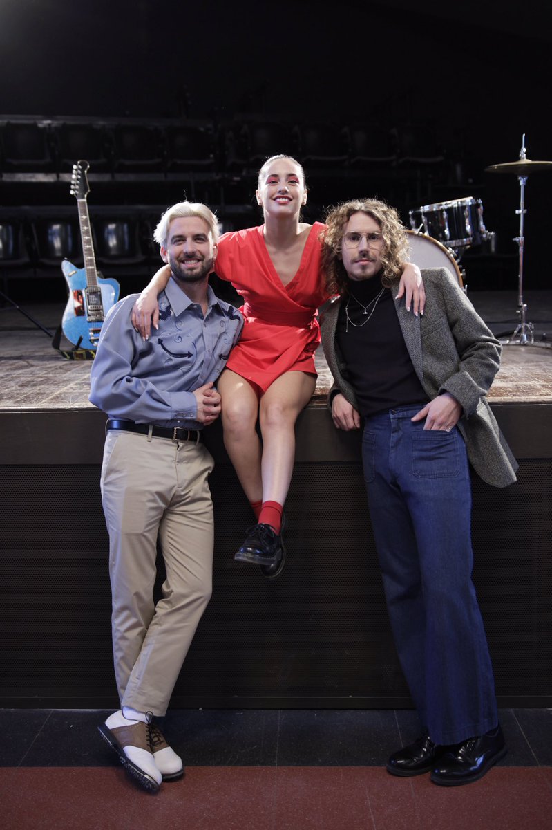 Sons Of Med (@sonsofmed) on Twitter photo Sólo 2 días para la salida de Greta, nuestro nuevo single✨
Mañana <a href="/mondo_sonoro/">Mondo Sonoro</a> preestrena en exclusiva el videoclip que hemos rodado junto a #afterlivefilms
Muy felices de poder mostraros todo el curro hecho estamos que dpgodlvlf💣
Volando junto a #paulamalia y #asiaortega Sólo 2 días para la salida de Greta, nuestro nuevo single✨
Mañana <a href="/mondo_sonoro/">Mondo Sonoro</a> preestrena en exclusiva el videoclip que hemos rodado junto a #afterlivefilms
Muy felices de poder mostraros todo el curro hecho estamos que dpgodlvlf💣
Volando junto a #paulamalia y #asiaortega