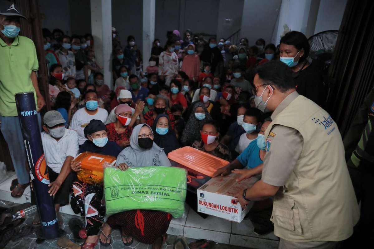 Innalillahi wa inna ilaihi rajiuun, 263 keluarga di RW 001/002 Keagungan, Taman Sari, Jakarta Barat menghadapi ujian berat di bulan puasa.

Kami memastikan seluruh kebutuhan dasar pengungsi terpenuhi, dari pangan, sandang dan tempat tinggal sementara.

facebook.com/10004419080090…