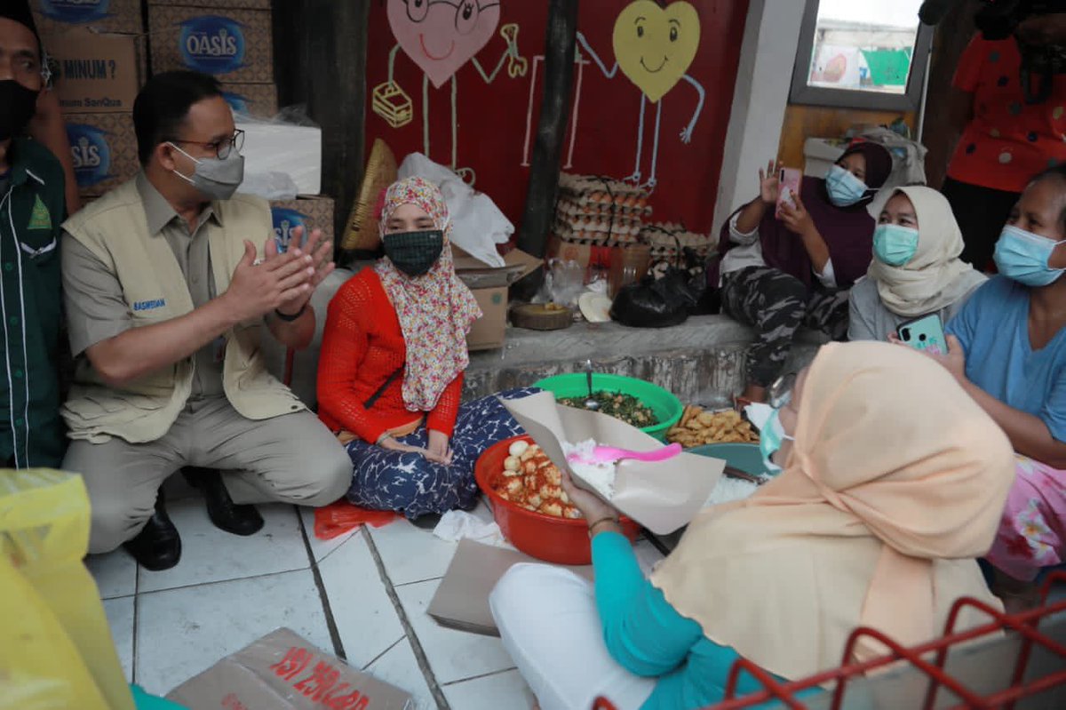 aniesbaswedan's tweet photo. Innalillahi wa inna ilaihi rajiuun, 263 keluarga di RW 001/002 Keagungan, Taman Sari, Jakarta Barat menghadapi ujian berat di bulan puasa.

Kami memastikan seluruh kebutuhan dasar pengungsi terpenuhi, dari pangan, sandang dan tempat tinggal sementara.

https://t.co/VZNfKiDucU https://t.co/A0XNtLK49M