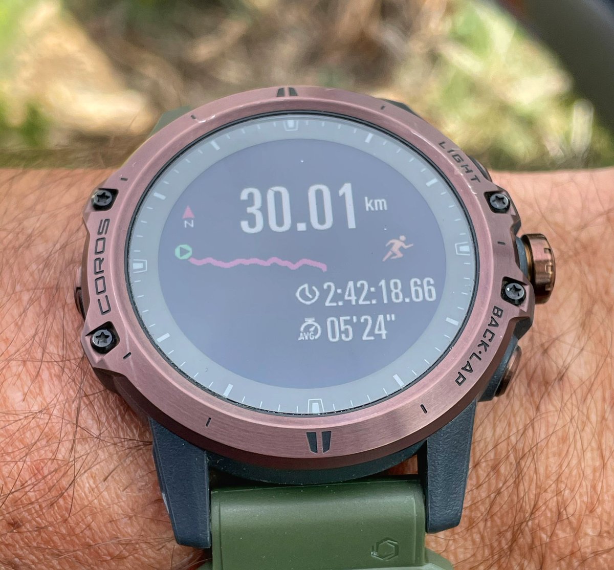 Alegría y determinación para comenzar una nueva semana!!!
La molestia en el tendón de Aquiles sigue, pero con el paso de los días y de los kilómetros es más suave.
30 kilómetros para comenzar una nueva semana esperemos cargada de kilómetros!!!!
@LurbelPG @TotumSportES <a href="/corosesp/">Coros España</a>