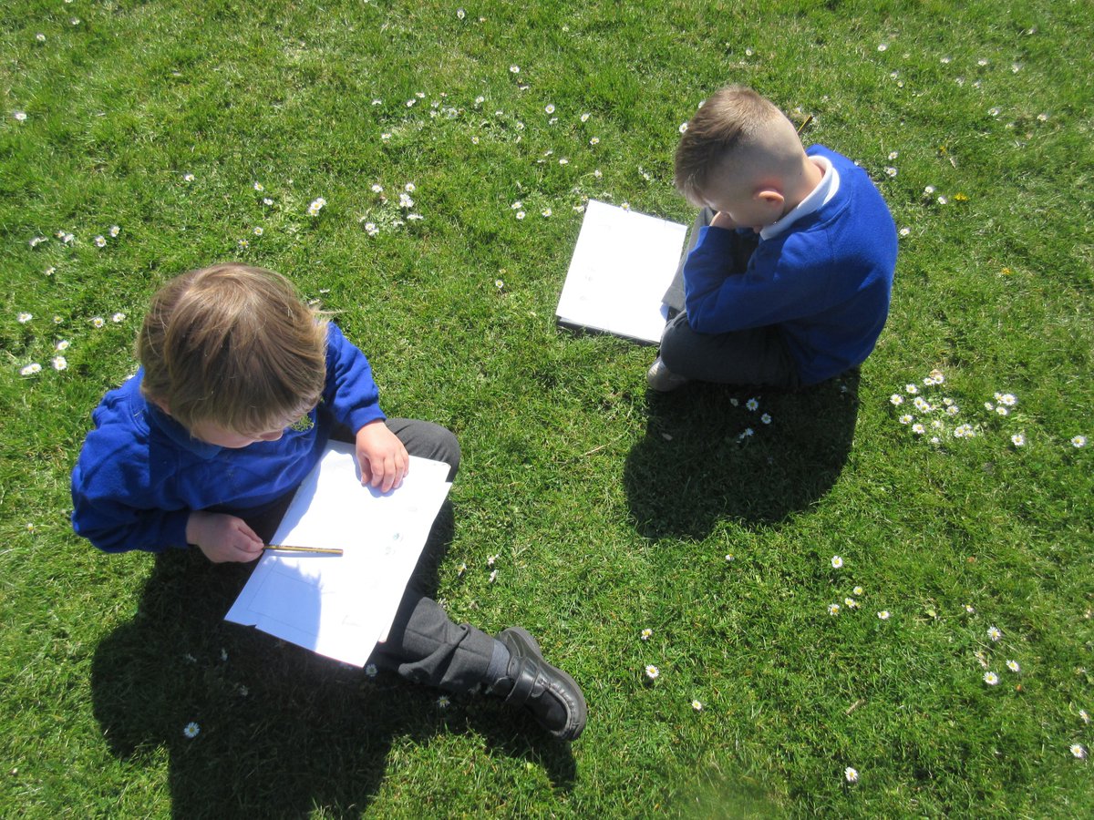Holmes Chapel Primary School (@holmeschapelps) on Twitter photo Year 1 have been investigating their senses outside in the sunshine this afternoon. Year 1 have been investigating their senses outside in the sunshine this afternoon.