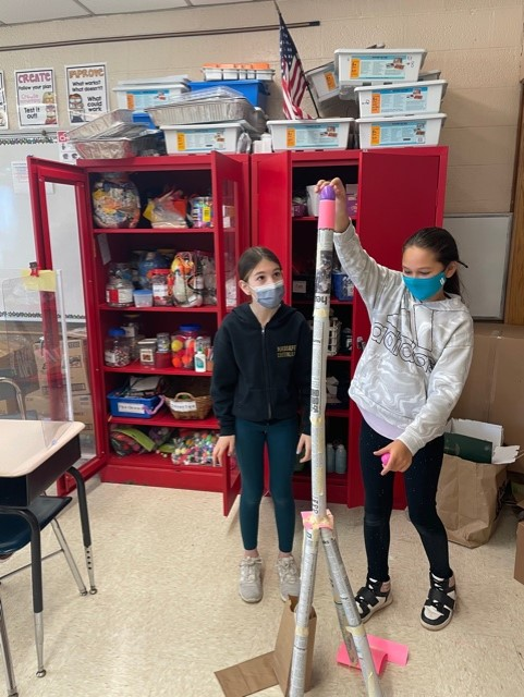 perlesmagnet's tweet photo. 5th grade students collaborated to build the tallest tower out of newspaper, cardstock and one brown paper bag that can hold an egg for at least 10 seconds.   Check out these towers!    #plasticeggfirst #realeggsuccess https://t.co/NGT0foa9Qi