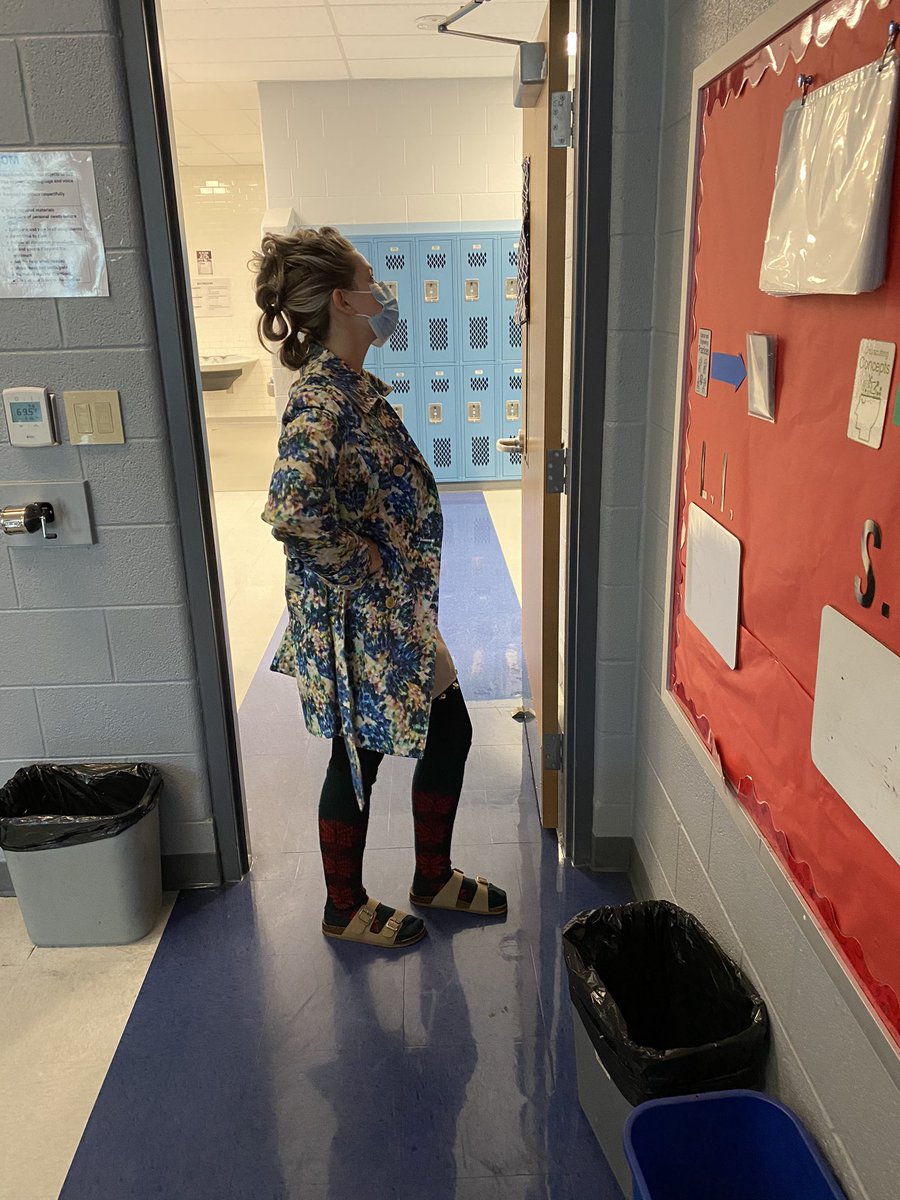 SharpeStars's tweet image. Gotta do what you gotta do to keep the kiddos engaged in learning! Each class got to pick out part of my outfit if they won the competition. What do you think of our 7th grade style?? @RockyForkMS #7Awesome #FrizzleTime #AceThatTest