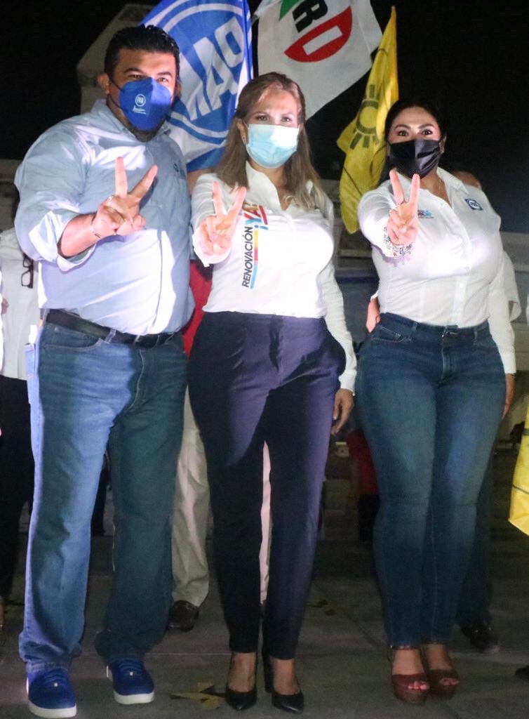 KathiaBolio's tweet photo. 🔹En el Municipio de #Solidaridad respaldamos desde el CEN de @AccionNacional a dos Candidatas que darán la batalla por #QuintanaRoo, nuestras próximas Diputada Federal @estefaniamerc por el D-1 y a @LiliCamposM Alcaldesa de la Ciudad, vamos con todo! #VaXQuintanaRoo 🔴🔵🟡 https://t.co/GuIgx42qlM