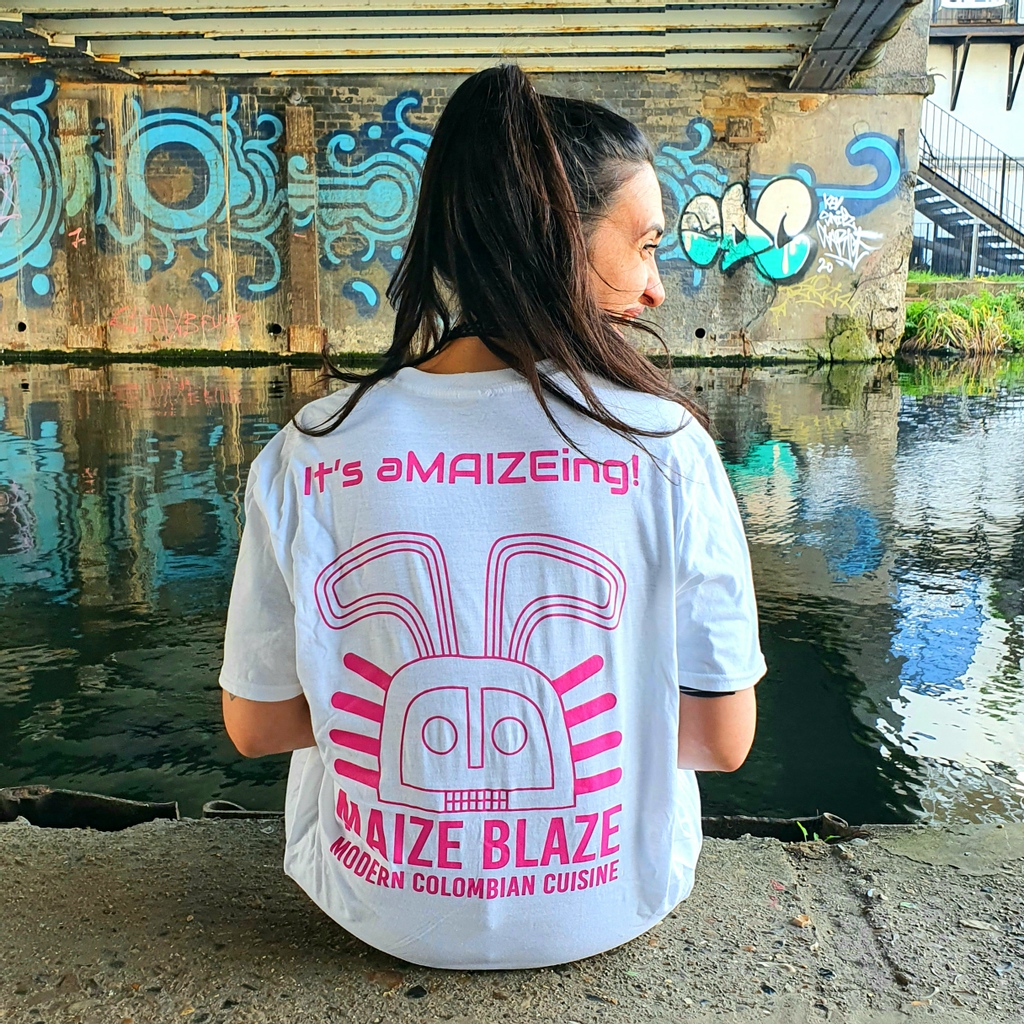 maizeblaze's tweet photo. It's aMAIZEing how far we've come this year - thanks, in a large, to Tina our Hackney manager.
Here's to you Tina! May you always be laughing and seeing the positive in everyone and everything!
#teamwork #trooper #aMAIZEing #amazingteam #hackneywick #underthebridge #pinkpower https://t.co/rCW8mad5is