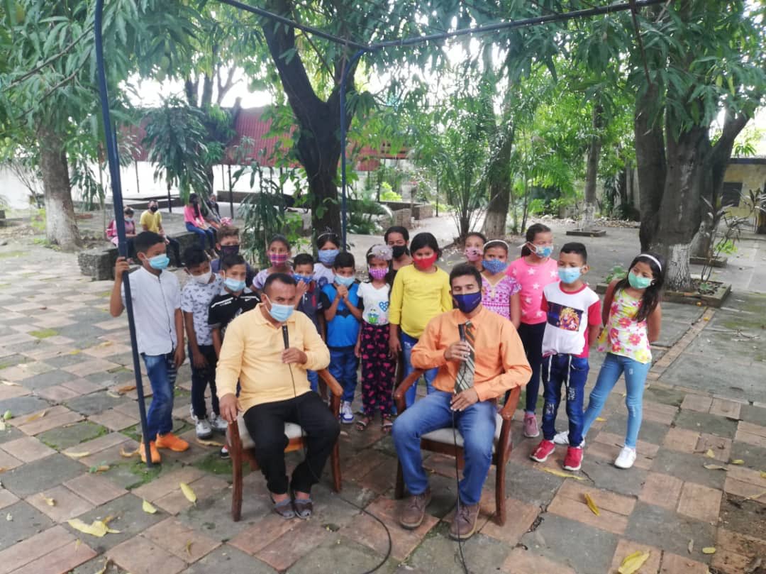 PortuguesaTV's tweet photo. Esto es parte de lo que también nos motiva a seguir brindándole un apoyo a nuestra gente. Hoy hemos hecho una ves más honor a nuestro “Aquí te ves #Portutv” con los niños de #Acarigua #Araure https://t.co/IBdpLx236t