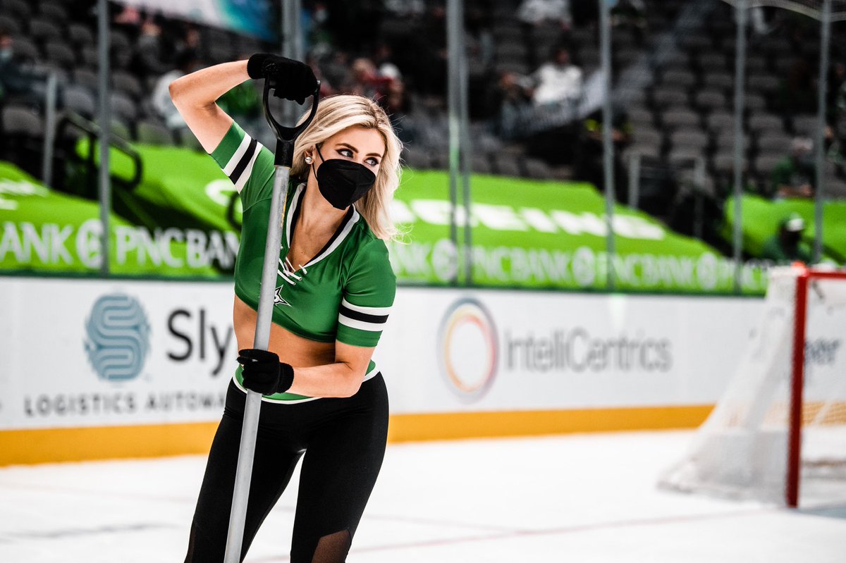 Here we go!! Starting off the week with a GAMEDAY ⭐️🏒

#gameday #icegirls #hockey #dallasstars #skating #dsig #beloudweargreengostars