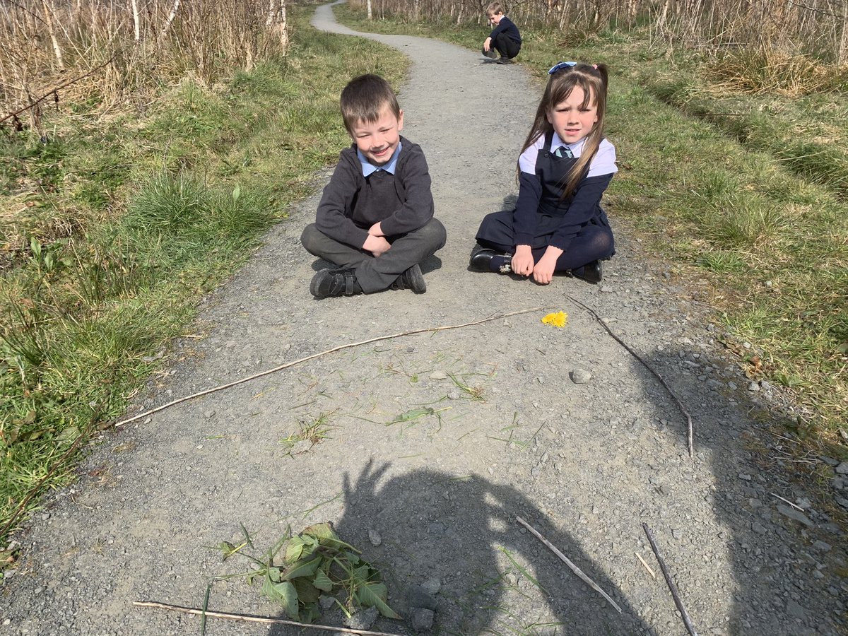 greenriggps1's tweet image. This afternoon we headed to the forest and made different weather pictures using natural materials. We enjoyed being outside in the sun and exploring too. #outdoorlearning #learningatitsbest